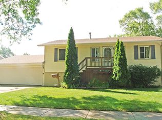 115 Hickory Ave, Streamwood, IL 60107