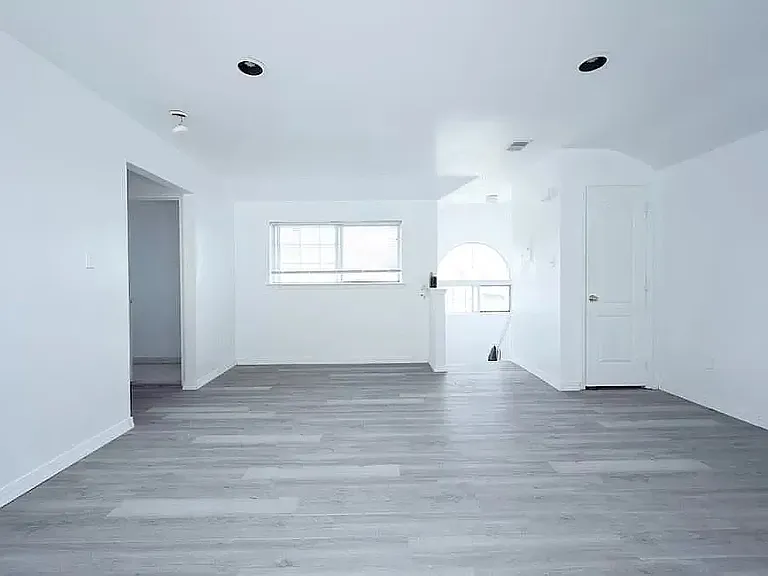 1312 Richmond Ave — Photo 6