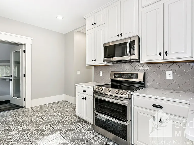 3329 E 1st St N — Photo 7