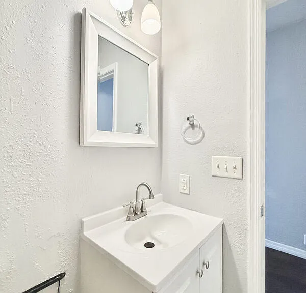 990 E Bay St — Photo 38