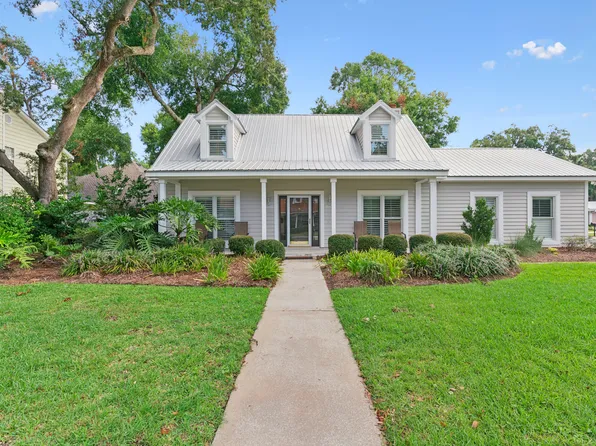 323 Sandcastle Ln, Brunswick, GA 31522