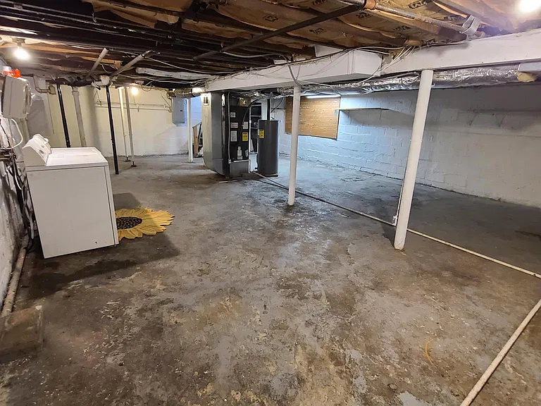 Very clean, Open Basement