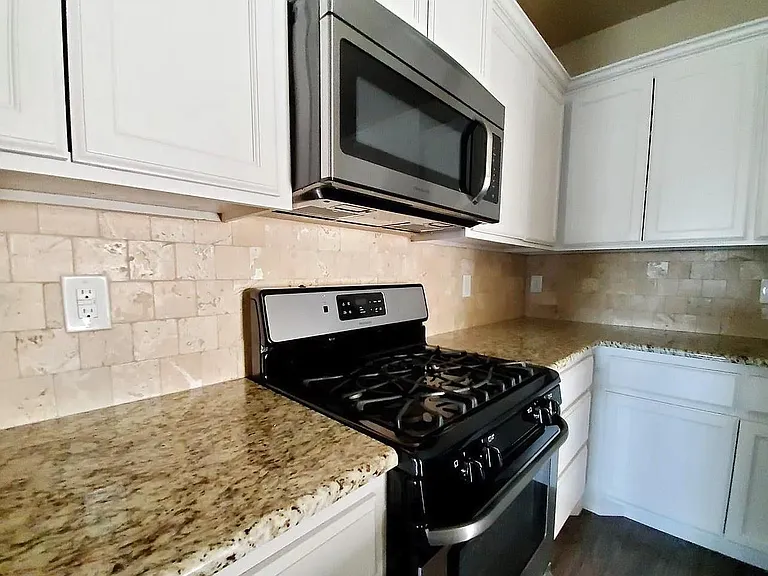 11202 NW 114th St — Photo 12