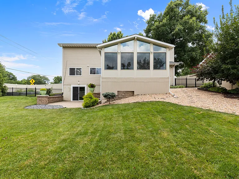 701 Oak Run Ln — Photo 42