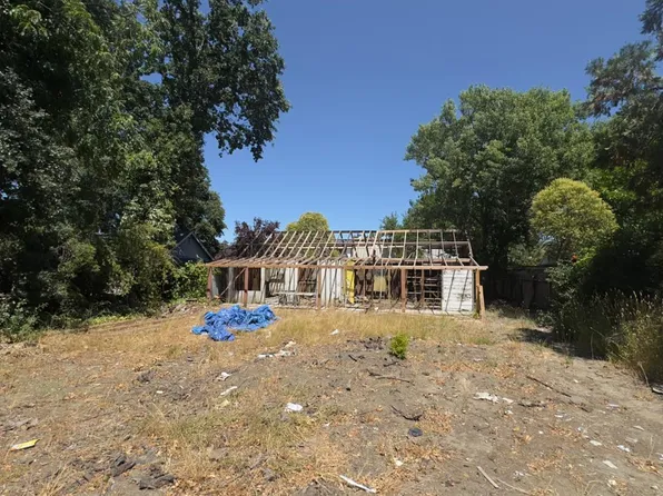 725 Porzio Lane, Ukiah, CA 95482
