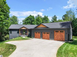 677 Blueberry Rdg, Traverse City, MI 49685