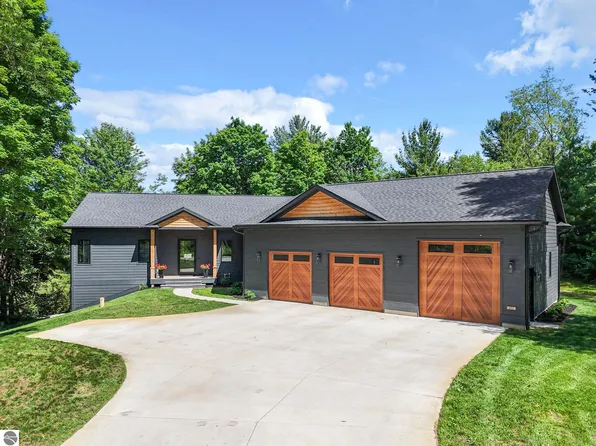 677 Blueberry Rdg, Traverse City, MI 49685