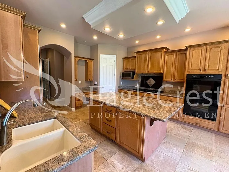 44 Vinehill Dr — Photo 57