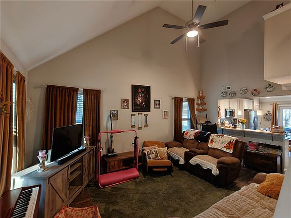 3rd image of 106 Gate Ct