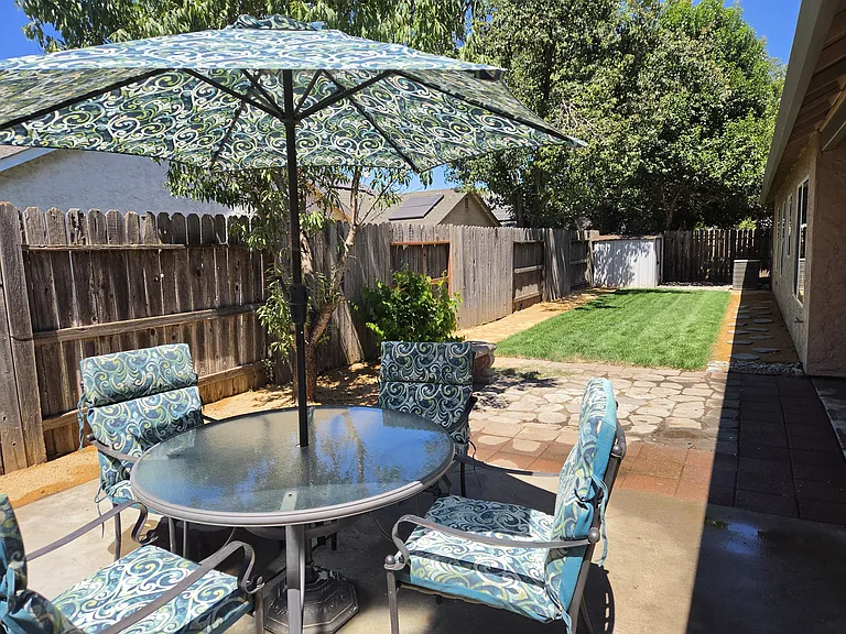 1009 Southampton Dr — Photo 15