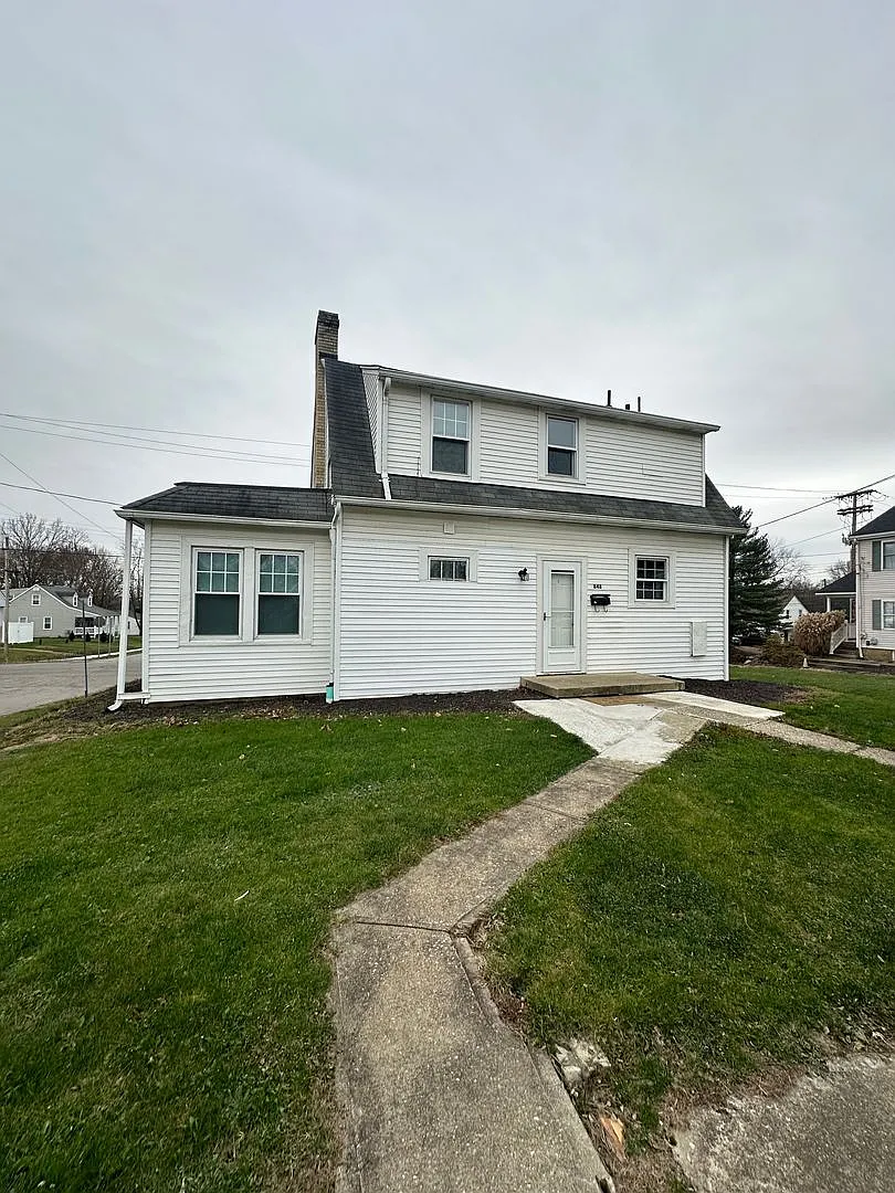 Three bedroom single-family home — Photo 3