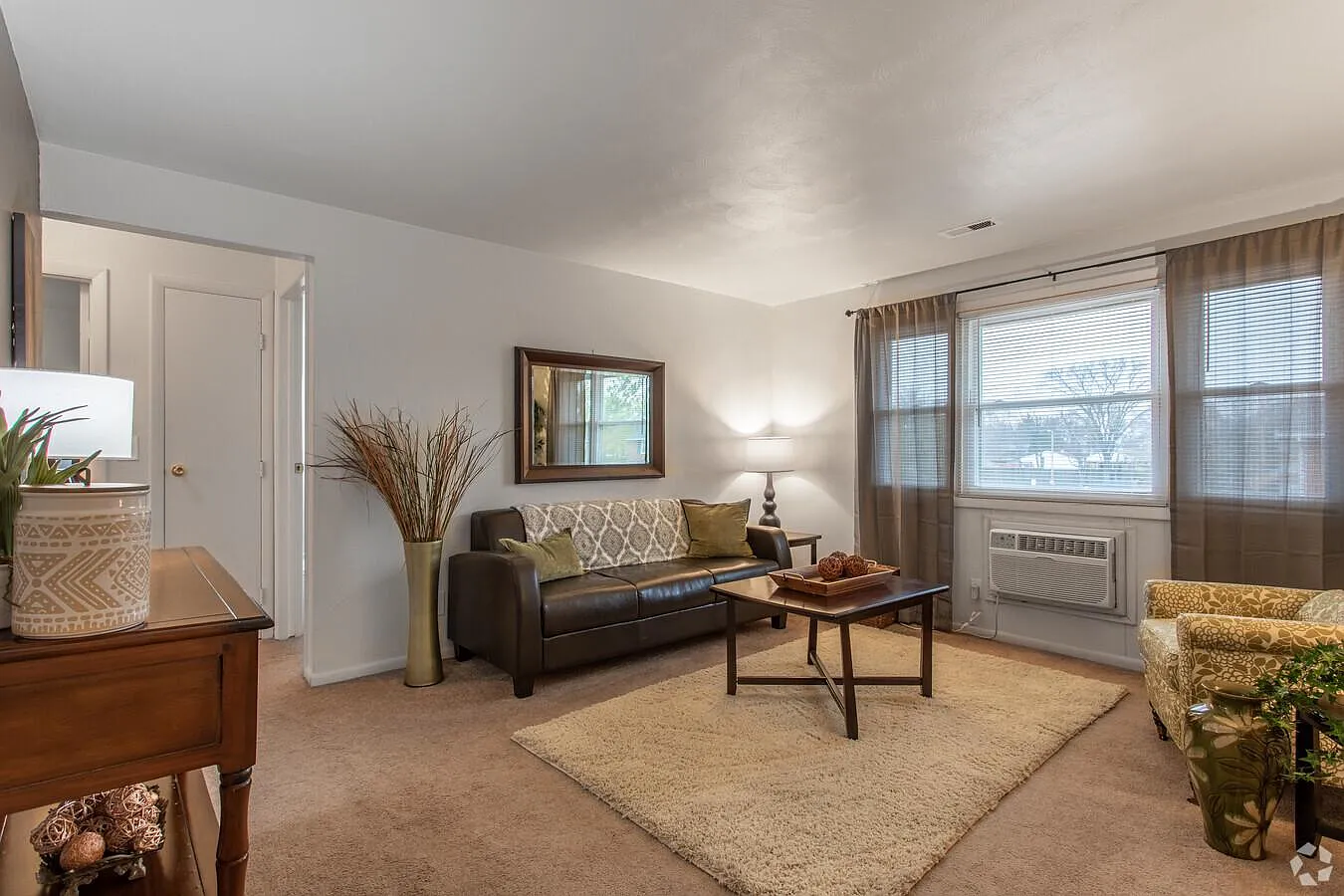 Ivy Manor — Photo 2