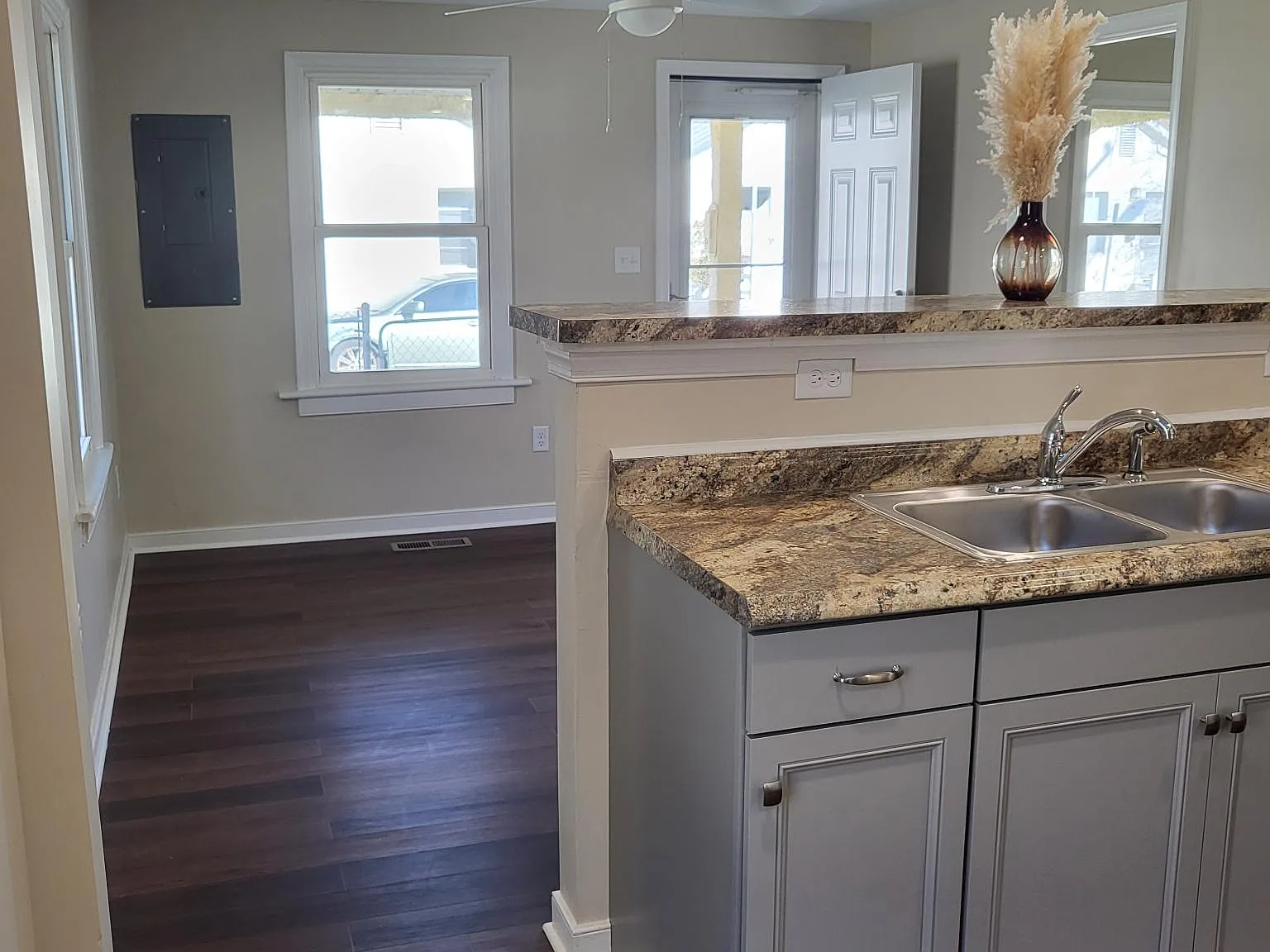 2 bed, 766 sqft, $1,650 — Photo 4