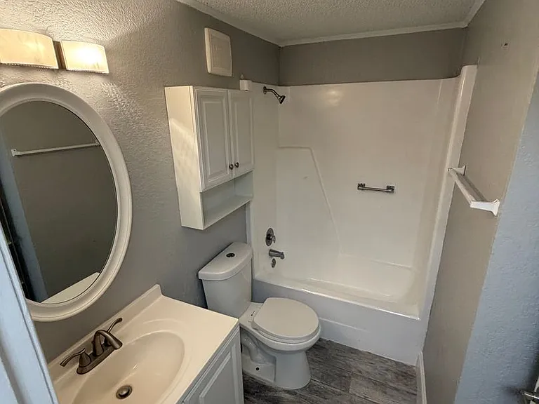 Strawberry Place Apartments — Photo 20