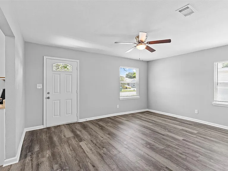 4838 Van Fleet St — Photo 4