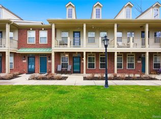 526 Red Oak Ct, Walled Lake, MI
