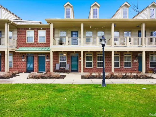 526 Red Oak Ct, Walled Lake, MI 48390