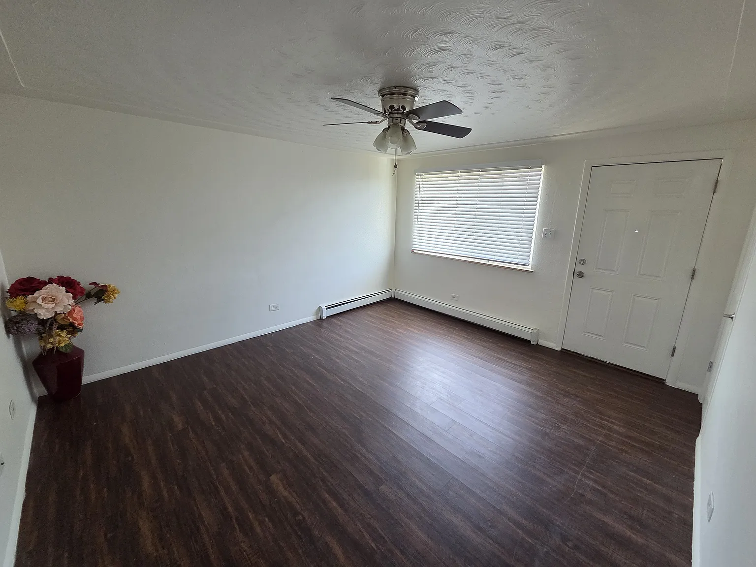 2 bed, 950 sqft, $1,500 — Photo 3