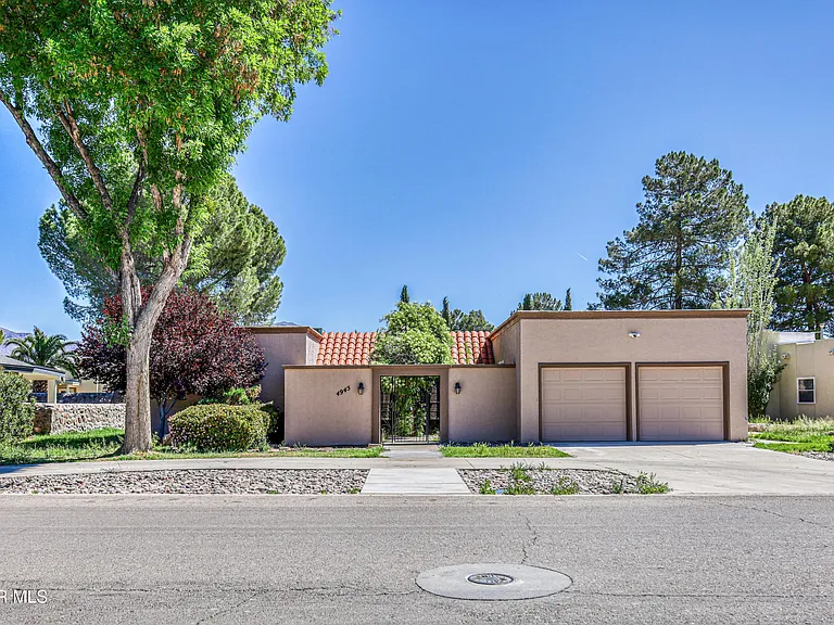 4945 Vista Grande Cir — Photo 1