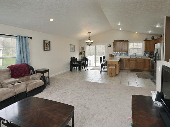 5th image of 1055 N Stoneridge Dr