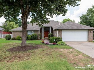 4414 W Sandingham St, Fayetteville, AR 72704