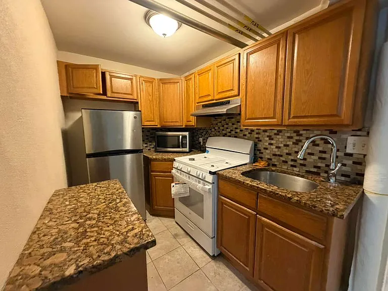 2384 Belmont Ave #BASEMENT — Photo 6