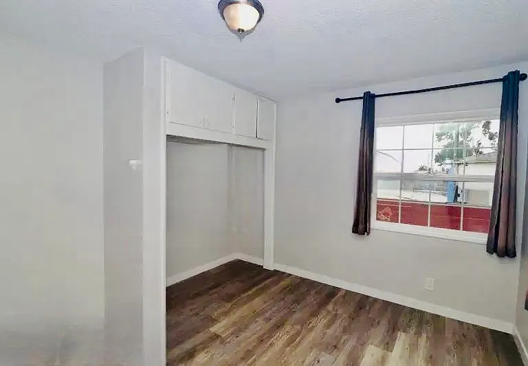 4834 Castle Ave #4 — Photo 10