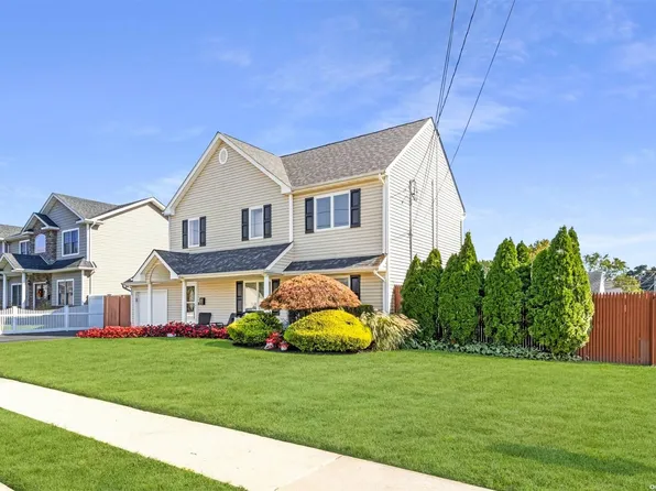 25 Eldorado Boulevard, Plainview, NY 11803