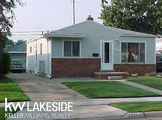 22526 Lake Dr, Saint Clair Shores, MI 48082