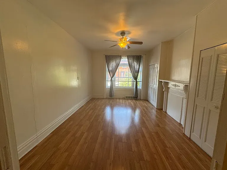 5526 Howe Street — Photo 4