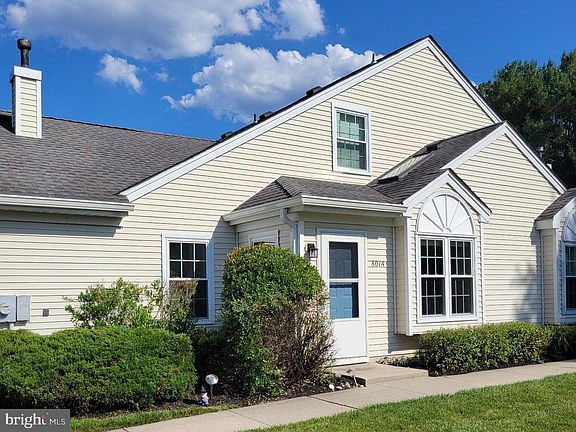 3rd image of 801 Ginger Ct