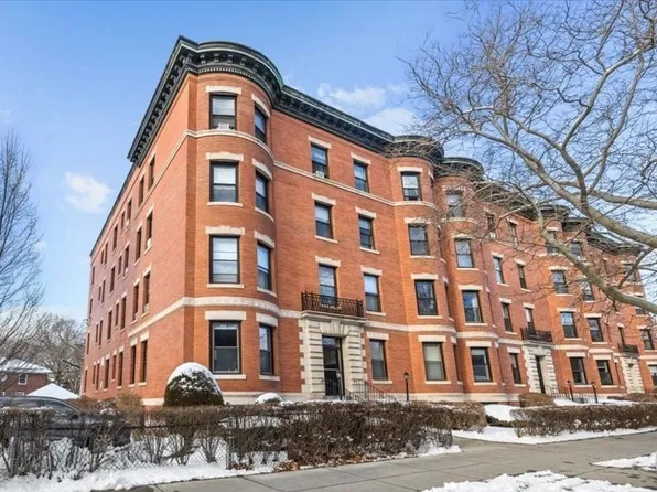 1064 Beacon St APT 7, Brookline, MA 02446