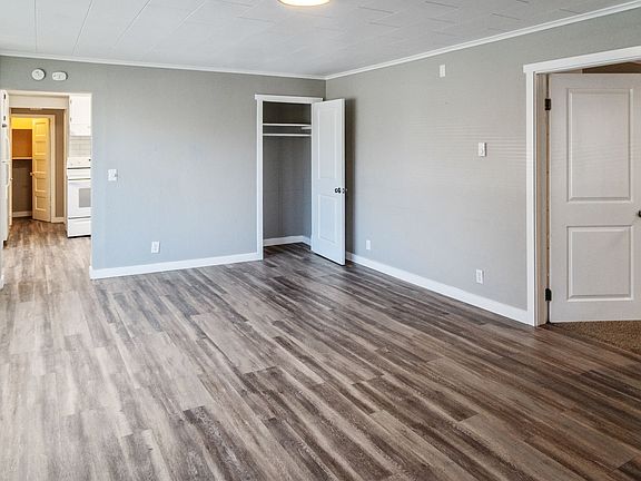 4th image of 728 E Bridgeport Ave #730