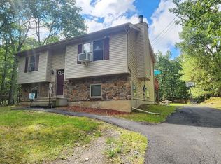 214 Whippoorwill Dr, Bushkill, PA 18324