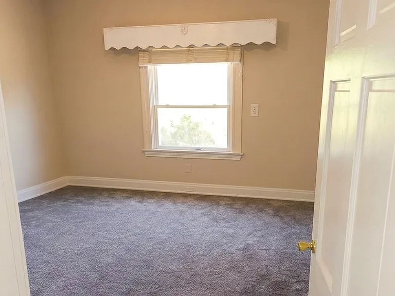 1113 John St — Photo 3