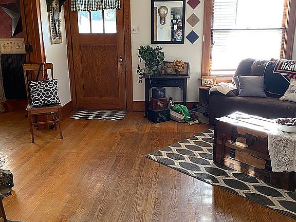 2nd image of 611 Logan St