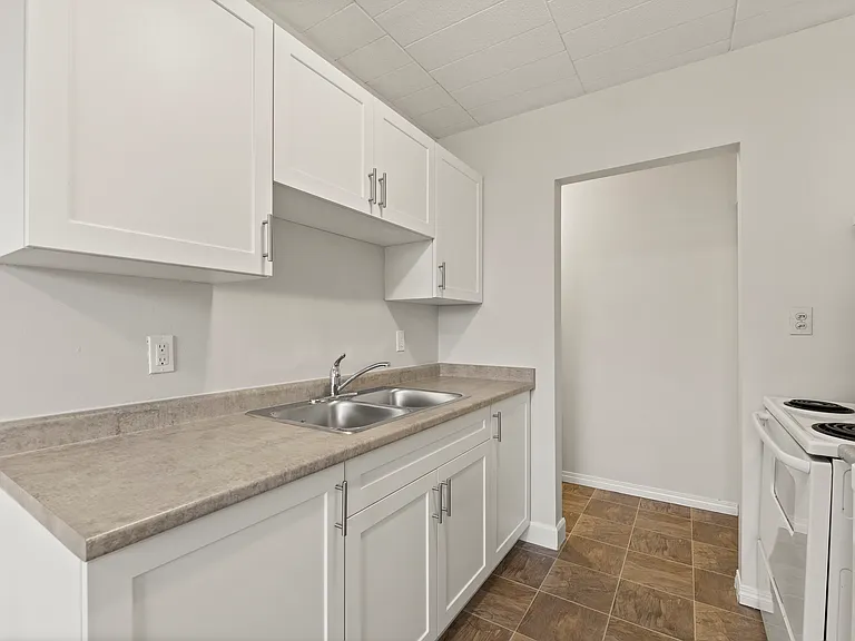 3160 Peter St — Photo 11