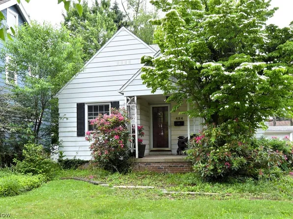424 Parkside Dr, Bay Village, OH 44140