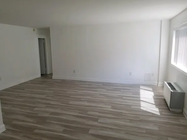 2059 Huntington Ave APT 111, Alexandria, VA 22303