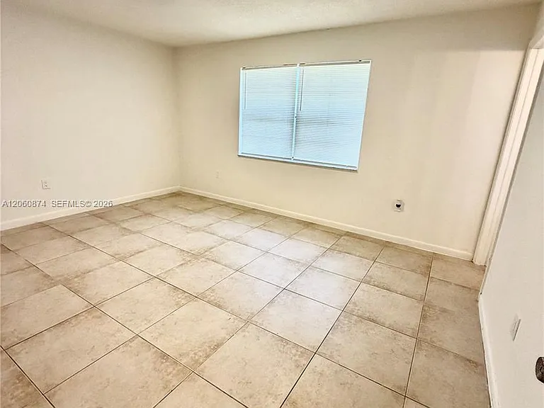 4073 SW 52nd St #1-2 — Photo 14