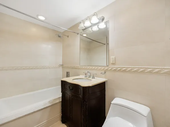 133-38 Sanford Avenue image 6 of 7