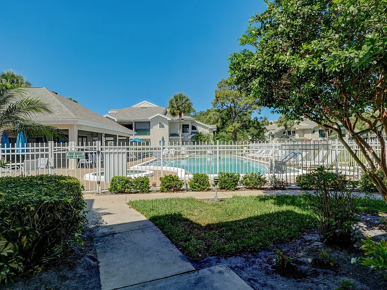 60 Emerald Woods Dr #B7 — Photo 37