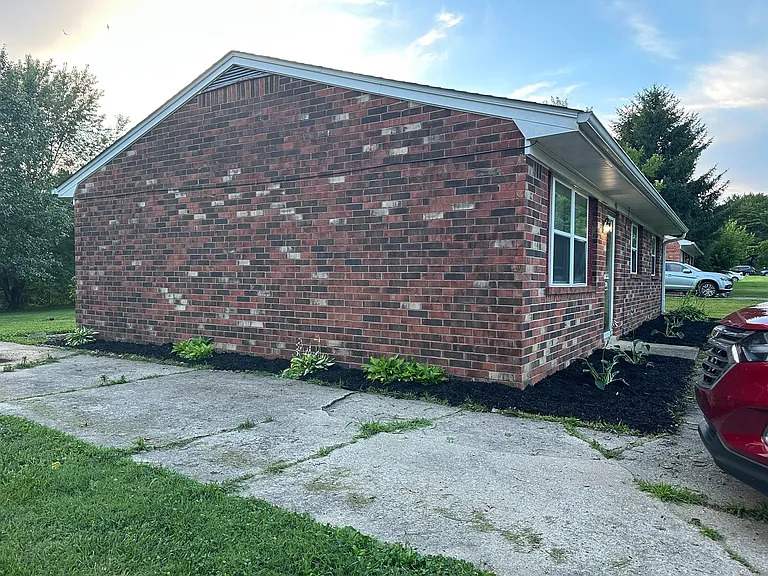 410 Savannah Ave — Photo 23