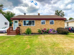 30318 Royalview Dr, Willowick, OH 44095