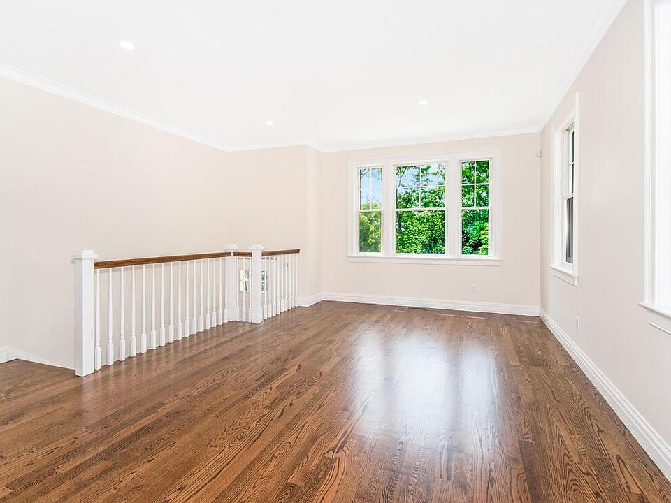 1st image of 44 Park Hill Ter #4