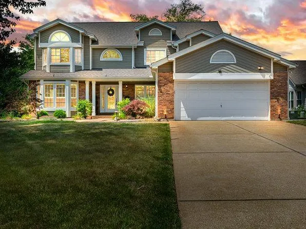 911 Hemingway Ln, Weldon Spring, MO 63304