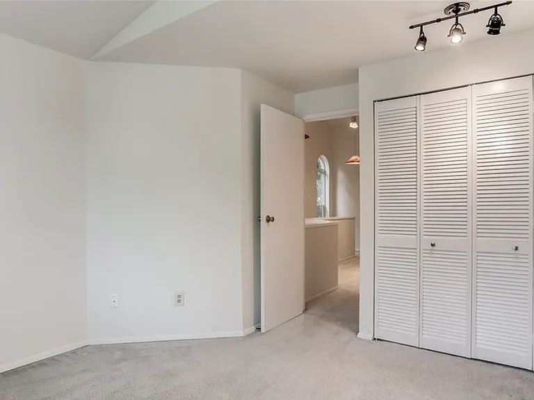 4336 W Lake Sammamish Pkwy SE #D118 — Photo 8