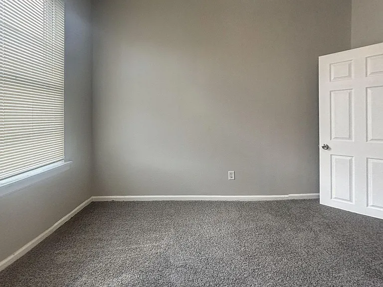 3329 Ridge Avenue — Photo 15