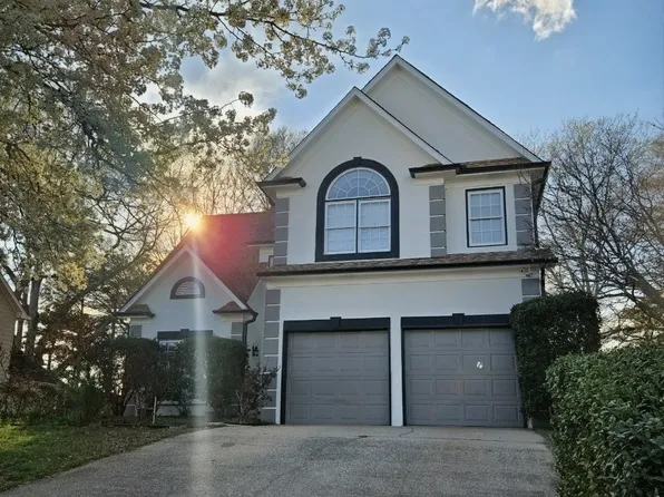 1025 Cresta Ct, Roswell, GA 30075