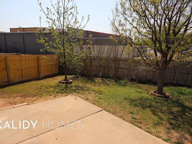 1400 Buena Vista Cir — Photo 12